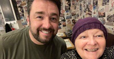Janey Godley smiles on night out with pal Jason Manford at Glasgow eatery - www.dailyrecord.co.uk - Scotland - Choir
