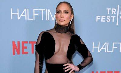 Jennifer Lopez stuns in a sheer black gown at Halftime premiere without Ben Affleck - us.hola.com - New York - New York - California