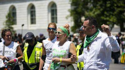Busy Philipps Was Arrested While Protesting in D.C. - www.glamour.com