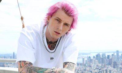Machine Gun Kelly reveals why he decided to smash a glass against his head - us.hola.com - New York
