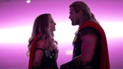 Natalie Portman Reveals Chris Hemsworth’s ‘Sweet’ Gesture Before Kissing Her in ‘Thor: Love and Thunder’ - thewrap.com