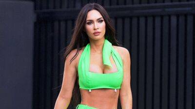 Megan Fox Stands Out in Eye-Catching Neon Green Outfit at Machine Gun Kelly's Concert - www.etonline.com - Los Angeles
