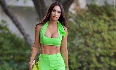 Megan Fox shows off her six pack and jokes that she doesn’t exercise - us.hola.com