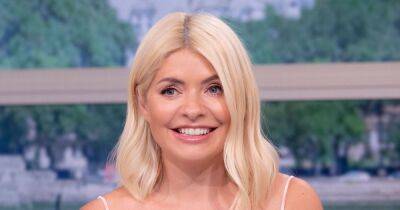 Holly Willoughby reveals she was distracted during ITV Love Island as This Morning co-star 'appeared' - www.manchestereveningnews.co.uk
