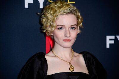 Julia Garner Criss-Crosses Her ‘Ozark’ And ‘Inventing Anna’ Characters For Hilarious Line Reading - etcanada.com - New York - Germany