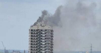 Firefighters tackle huge blaze at 20-storey block of flats in London - www.manchestereveningnews.co.uk - Britain - Scotland - London