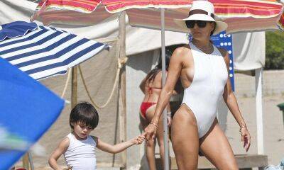 Eva Longoria stunned in a white swimsuit while vacationing in Spain - us.hola.com - Australia - Spain - city Santiago