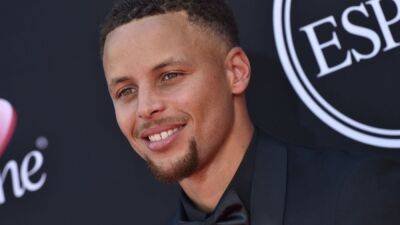 Steph Curry Details Getting Hosting Advice From Peyton Manning, Teases Surprises at 2022 ESPYs (Exclusive) - www.etonline.com