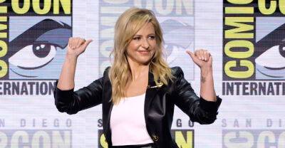 Sarah Michelle Gellar Surprises Fans at Comic-Con to Announce She's Returning to TV in 'Teen Wolf' Offshoot Series - www.justjared.com - county San Diego - county Posey - county Jeff Davis