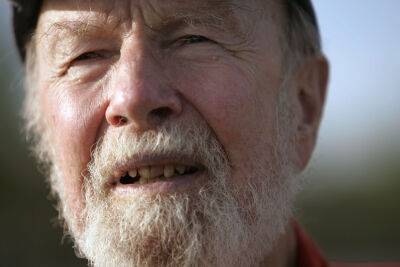 Pete Seeger, folk singer and activist, gets own stamp - nypost.com - USA