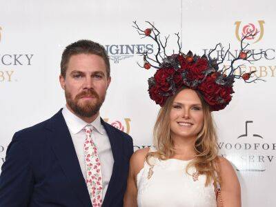 Stephen Amell And Cassandra Jean Share Adorable First Pics Of Their Newborn Son And Reveal Name - etcanada.com