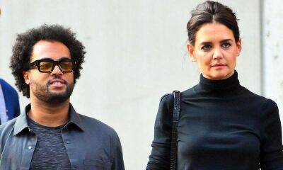 Katie Holmes and her boyfriend Bobby Wooten enjoy a date night in New York - us.hola.com - New York - New York - county Holmes