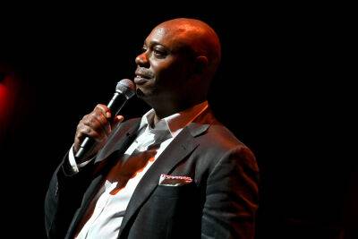 Dave Chappelle Surprises Madison Square Garden Audience By Opening For Chris Rock And Kevin Hart - etcanada.com - New York - Minneapolis