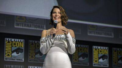 Cobie Smulders Says 'Secret Invasion' Will Reveal the Magnitude of the Skrulls' Presence on Earth (Exclusive) - www.etonline.com - county Hall - county San Diego