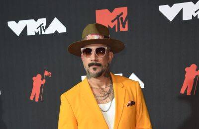 AJ McLean On ‘Geeking Out’ Over ‘Schitt’s Creek’ Star Annie Murphy, Reconnecting With His Birth Father & New Solo Album - etcanada.com - Indiana
