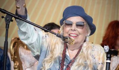 Joni Mitchell Performs Surprise Concert, Her First Full Set in Years - www.justjared.com - county Newport - state Rhode Island