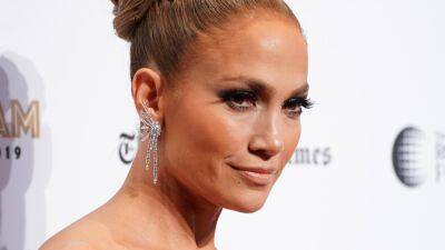Jennifer Lopez Affleck Wore a Billowing Shirtdress and Ballet Flats Like a ’50s Movie Star - www.glamour.com - Paris