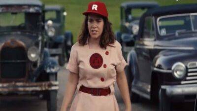 Watch Chanté Adams, D’Arcy Carden and Abbi Jacobson In 'A League of Their Own' Trailer - www.etonline.com - county Dale - county Adams