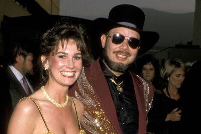 Autopsy Reveals Hank Williams Jr.’s Wife Mary Jane Thomas Died After Cosmetic Surgery - etcanada.com - USA - Florida - county Palm Beach - Tennessee
