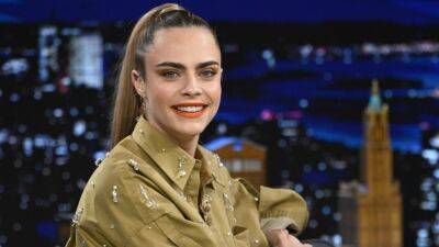 Cara Delevingne Bonds With Jimmy Fallon Over Buying His NYC Apartment: 'I Sleep In Your Bed, Is That Weird?' - www.etonline.com - New York