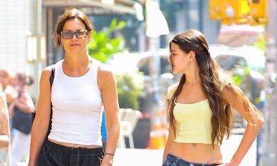 Suri Cruise makes her singing debut in Katie Holmes’ ‘Alone Together’ - us.hola.com