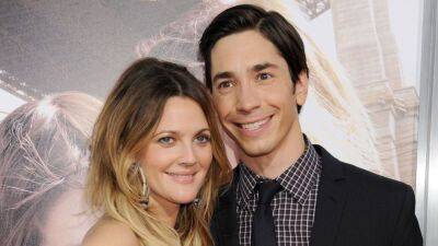 Drew Barrymore Reveals One of the Reasons Ex Justin Long 'Gets All the Ladies' - www.etonline.com