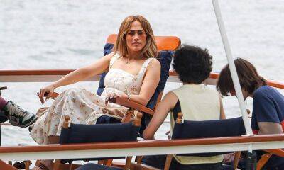 Benny Medina welcomes Jennifer Lopez and her kids on a yacht while in Naples, Italy - us.hola.com - USA - Italy - Las Vegas - city Naples, Italy