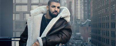 Drake defends eighteen minute private jet flight by insisting that no one was on the plane - completemusicupdate.com - Canada - city Hamilton