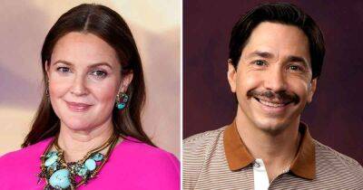 Drew Barrymore Teases a ‘Few Reasons’ Why Ex Justin Long ‘Gets All the Ladies’ - www.usmagazine.com
