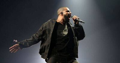Drake defends his short private jet flights – by saying plane was empty - www.msn.com - Britain - Greece - Czech Republic