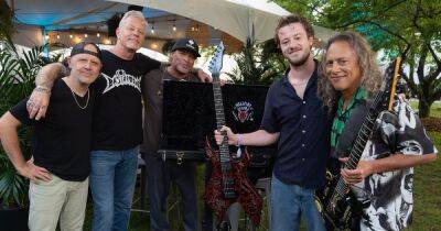 Stranger Things’ Joseph Quinn Performs With Metallica at Lollapalooza: Hellfire Club’s ‘Most Metal Meeting’ - www.usmagazine.com