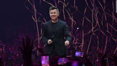 Rick Astley celebrates 'Never Gonna Give You Up' turning 35 - edition.cnn.com - Britain - USA
