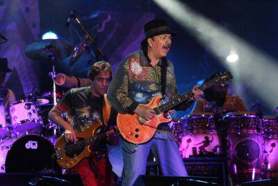 Guitarist Carlos Santana Hospitalized After Collapsing Onstage From ‘Exhaustion And Dehydration’ - etcanada.com - Pennsylvania - Nashville - city Santana - Lake - Michigan