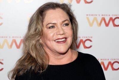 ‘Friends’ co-creator apologises for misgendering Kathleen Turner’s character - www.nme.com