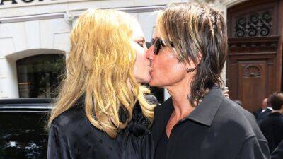 Nicole Kidman and Keith Urban Share a Passionate Kiss, Pack on PDA in Paris - www.etonline.com - France