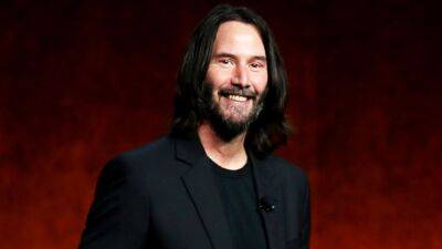 Keanu Reeves Has a Sweet Encounter With Young Fan at an Airport - www.etonline.com - France - London - New York - New York