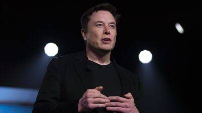 Elon Musk Makes Long-Awaited Arrival at Sun Valley Conference - variety.com - Washington - Washington - state Idaho