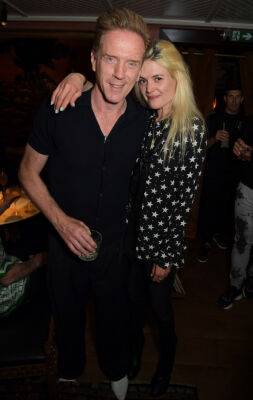 Damian Lewis Confirms He’s Dating Singer Alison Mosshart 14 Months After Wife Helen McCrory’s Death - etcanada.com - Britain - London - USA