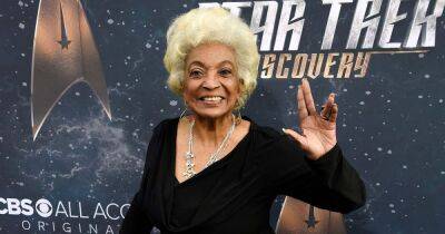 Nichelle Nichols Dead at 89: Celebrities Pay Tribute After Legendary ‘Star Trek’ Actress’ Death - www.usmagazine.com - New York - Mexico - Chicago - Illinois - state New Mexico