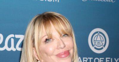 Courtney Love, 58, flashes flat stomach, fit physique in bikini snaps - www.wonderwall.com - Italy - Taylor
