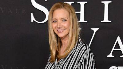 Lisa Kudrow Says Jerry Seinfeld Once Told Her 'You're Welcome' For 'Friends' Success - www.etonline.com