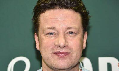 Jamie Oliver melts hearts with rare photo of daughters – and they're all grown-up - hellomagazine.com