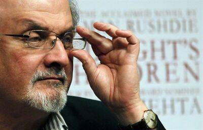 Author Salman Rushdie Attacked Before Lecture On New York Stage - etcanada.com - New York - New York - Iran