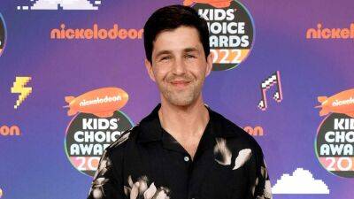 Josh Peck Reveals He'll Be Back for 'How I Met Your Father' Season 2 (Exclusive) - www.etonline.com - Indiana - county Drew