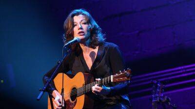 Amy Grant postpones remaining fall tour dates as she continues recovery from bike fall - www.foxnews.com - Tennessee - county Franklin