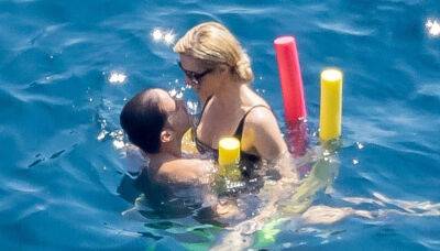 Paris Hilton & Husband Carter Reum Enjoy a Romantic Day in the Water in Italy (Photos) - www.justjared.com - Paris - Italy - county Carter