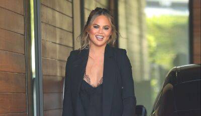 Chrissy Teigen Gives Pregnancy Update From ‘In-Between Stage,’ Shows Her Growing Baby Bump - etcanada.com - Florida