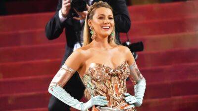 Blake Lively Kicks Off Her Birthday with Early Celebration at Disney with Sister Robyn - www.etonline.com