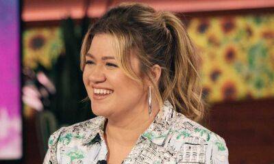 Kelly Clarkson asks for help as she announces big news during time off show - hellomagazine.com - USA