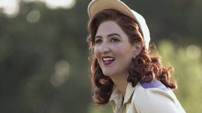How George Clooney Inspired D'Arcy Carden's Character on 'A League of Their Own' (Exclusive) - www.etonline.com